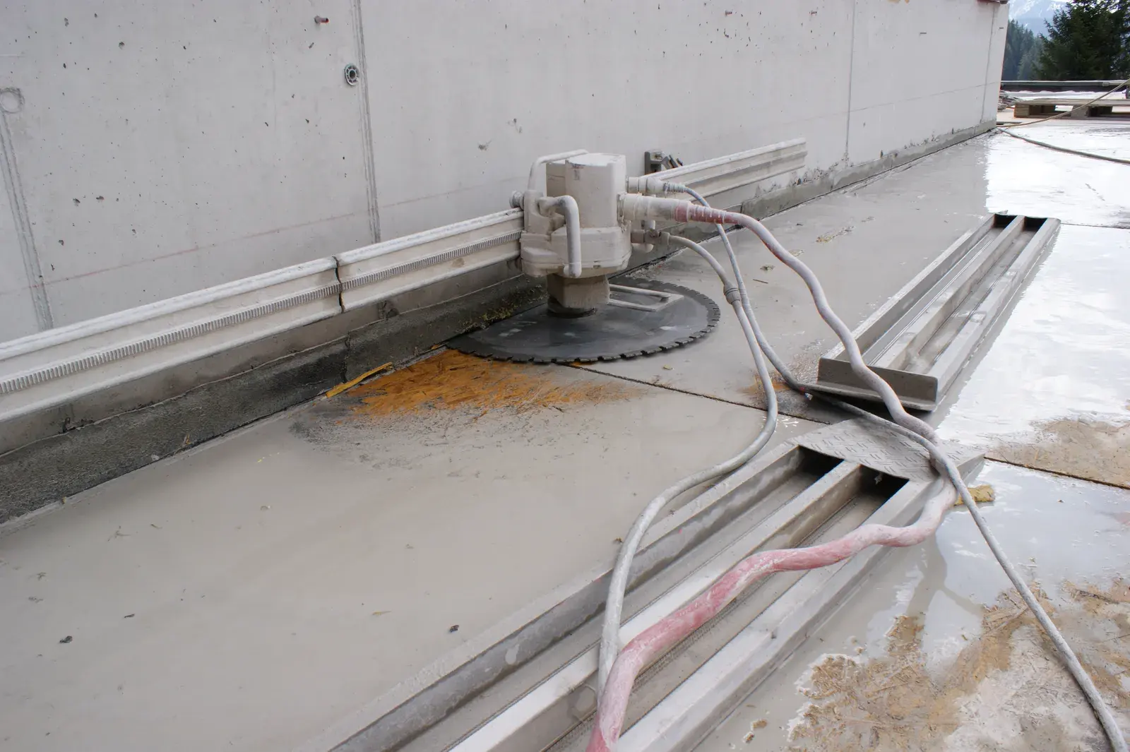 Tăierea betonului cu disc diamantat