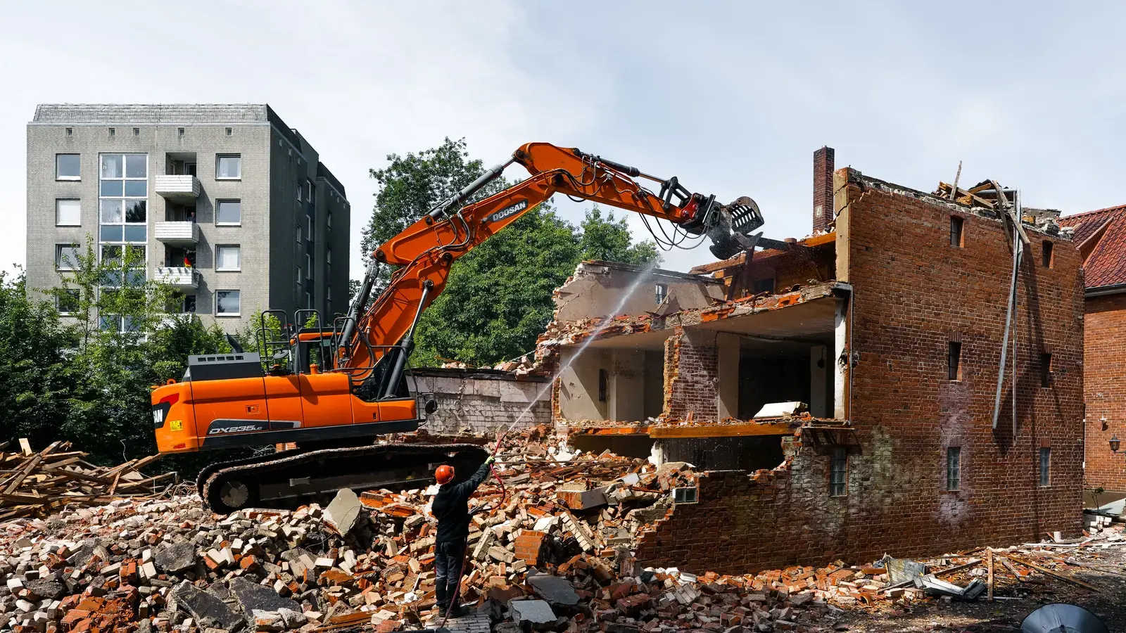 Demolarea clădirilor industriale