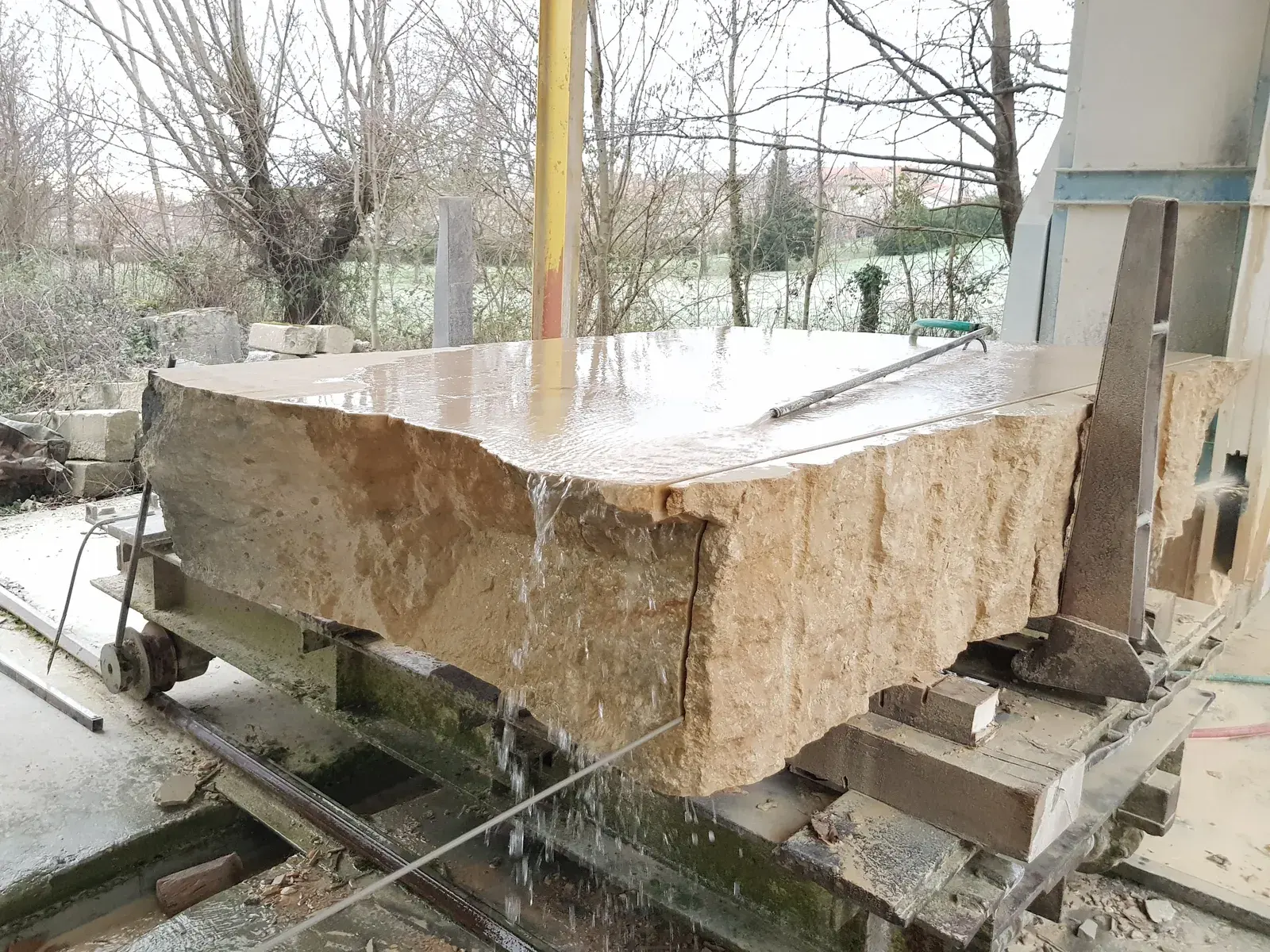 Tăierea cu fir diamantat